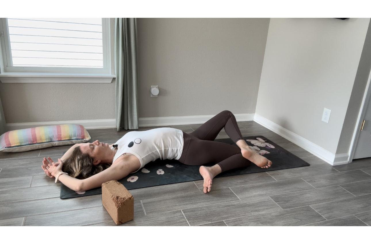 Group Yin Yoga & Thai Bodywork adjustments